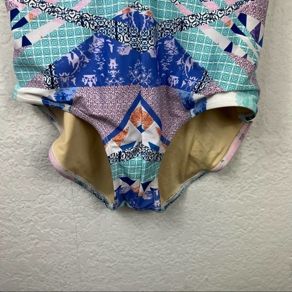 Paper Sails Swim V Neckline Open Back One Piece Swimsuit - Picture 3 of 9